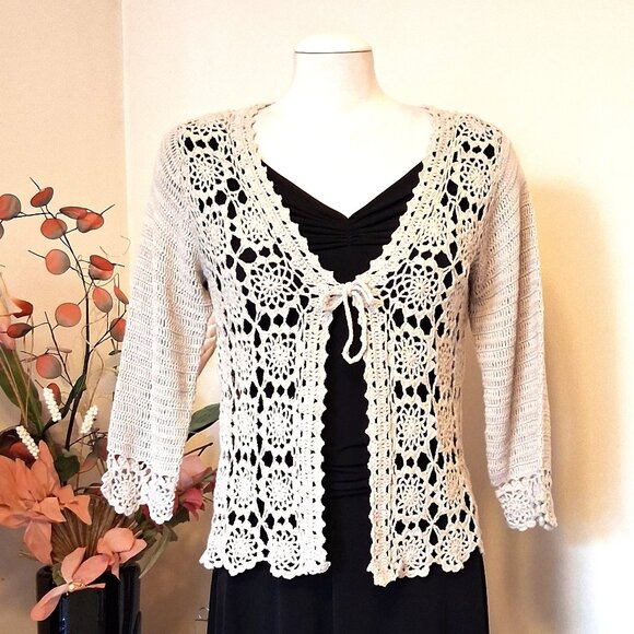 NWOT Jensen Women’s Shrugs Beautiful Beige Floral Crochet Knitwear Sweater M 8 6 - Picture 1 of 9